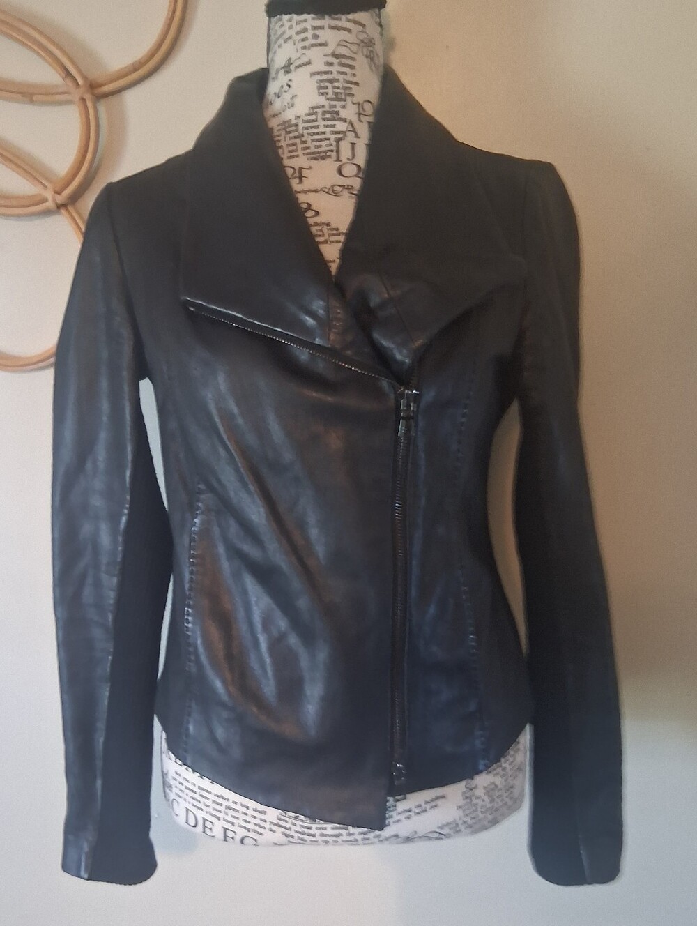 Vince Black Lamb Leather Scuba Jacket Size XS P2P 18 - Picture 2 of 10
